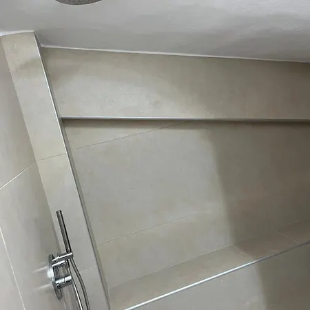 Βίλα For 6 Persons In Centre Of & 300 Meters From The Beach! Λουτράκι